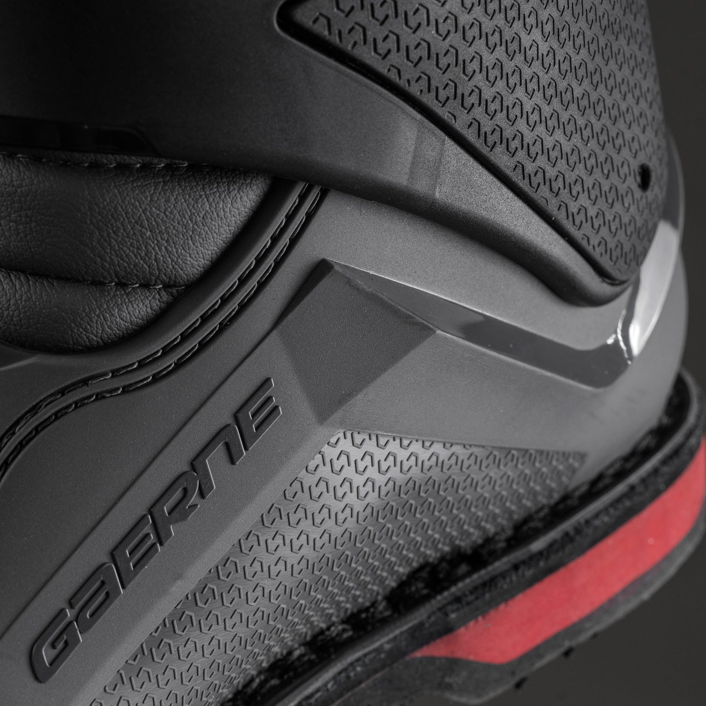 GAERNE 2024 SG22 ANTHRACITE/BLACK/RED BOOTS