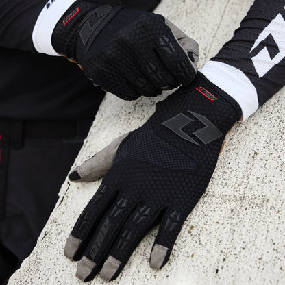 ONE INDUSTRIES X-197 CORE BLACK YOUTH GLOVES