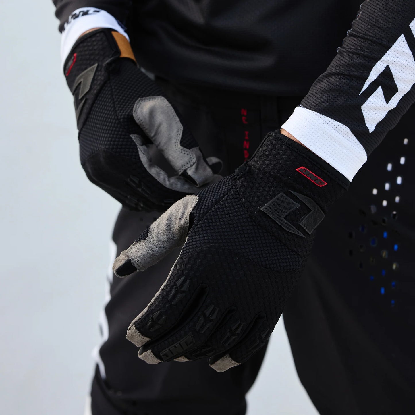 ONE INDUSTRIES X-197 CORE BLACK YOUTH GLOVES