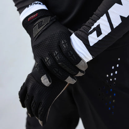 ONE INDUSTRIES X-197 CORE BLACK YOUTH GLOVES