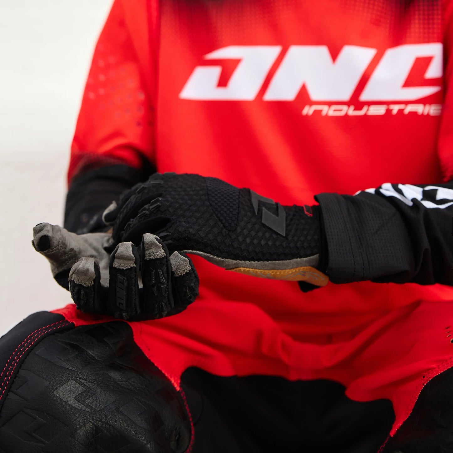 ONE INDUSTRIES X-197 CORE BLACK YOUTH GLOVES