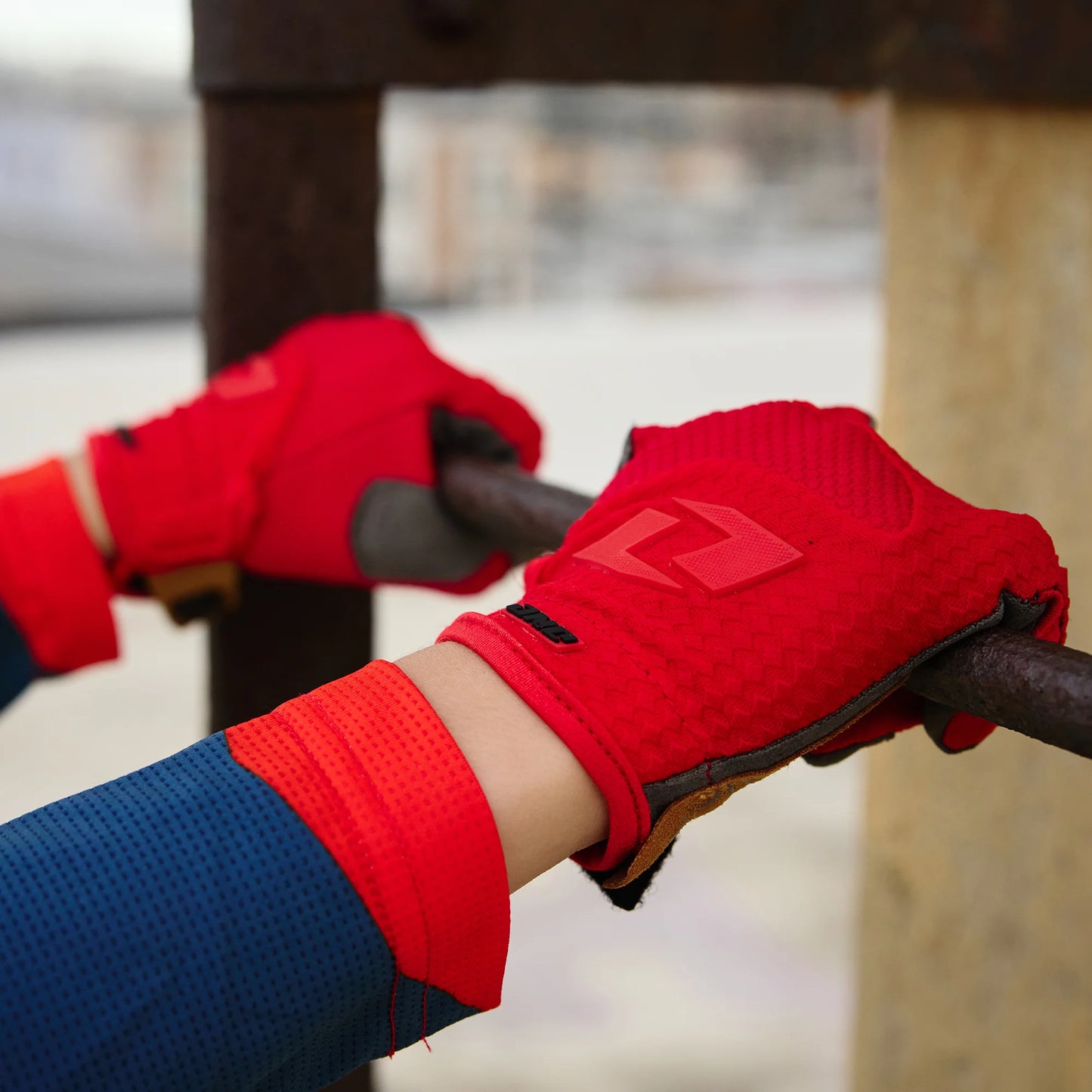 ONE INDUSTRIES X-197 HALT RED YOUTH GLOVES