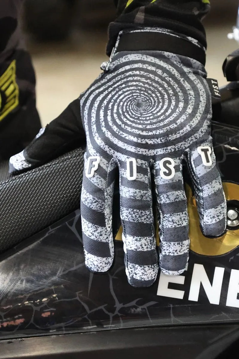 FIST SPIRALING GLOVES