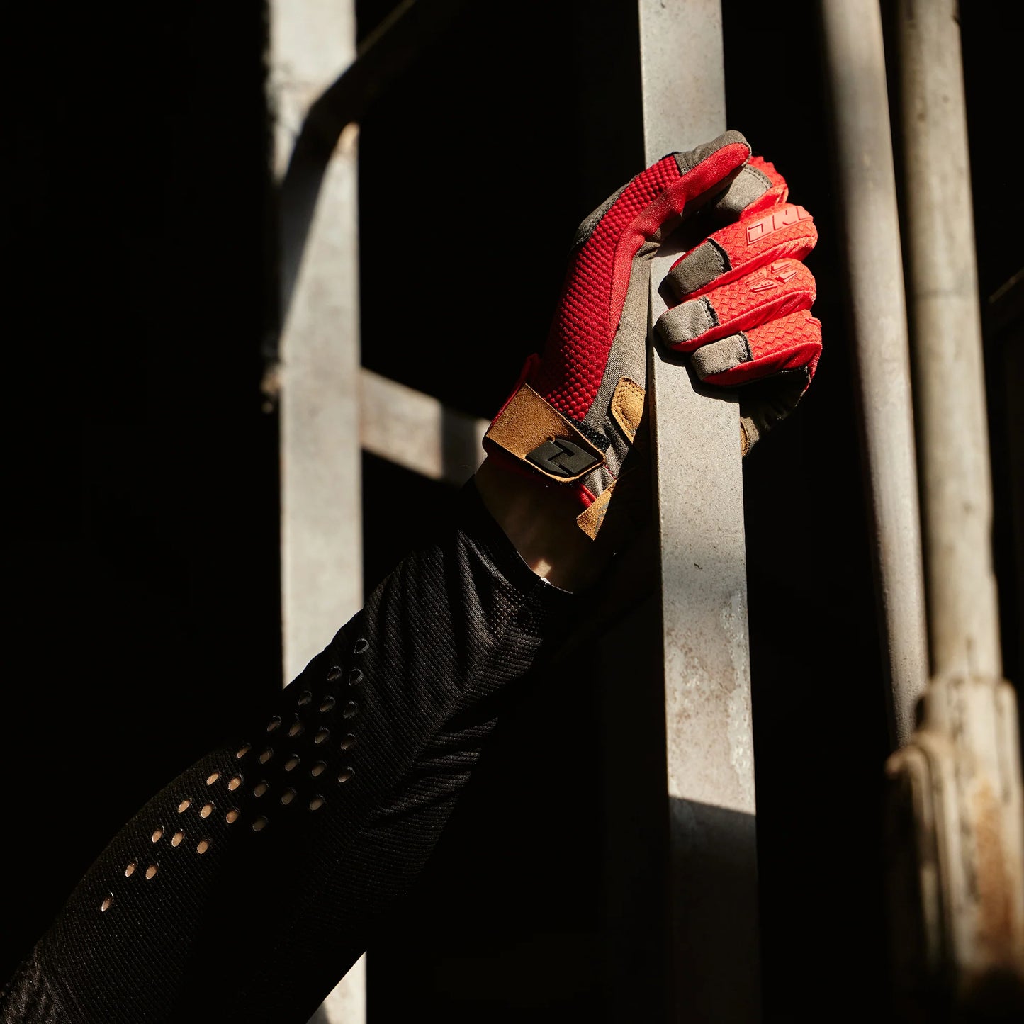 ONE INDUSTRIES X-197 HALT RED GLOVES